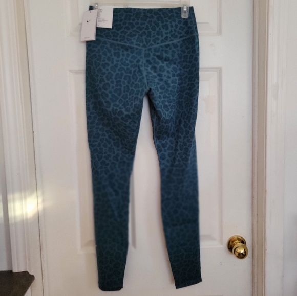 NWT Nike One Tights Size Small - Picture 3 of 4